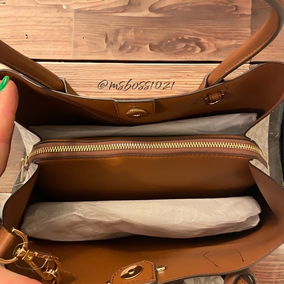 Michael Kors Mercer Gallery Mid Center Zip Tote+Wallet - Picture 3 of 5